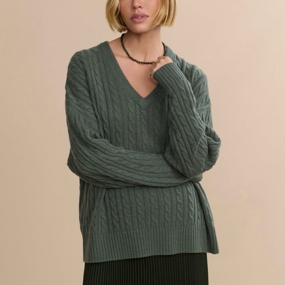 Jenni Kayne Sweaters - JENNI KAYNE Nell V-Neck Cable Knit Sweater in Pine XS